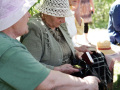 Maja dzīduojumi "Dauguļu" sātā. Foto: Amanda Anusāne, portals lakuga.lv