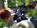 Maja dzīduojumi "Dauguļu" sātā. Foto: Amanda Anusāne, portals lakuga.lv