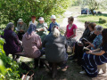 Maja dzīduojumi "Dauguļu" sātā. Foto: Amanda Anusāne, portals lakuga.lv