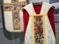 03-Rukdorbi-liturgiskajuos-tekstilejuos_Latvejis-Etnografiskais-breivdobys-muzejs