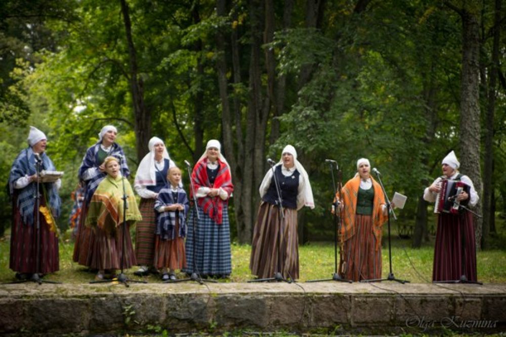 Naujinē izskanēs folklorys kūpu sasadzīduošonys pasuokums