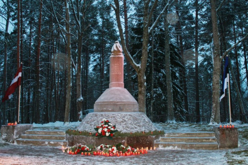 Aicynoj zīduot Viļakys Bruoļu kopu pīminekļa atjaunuošonai