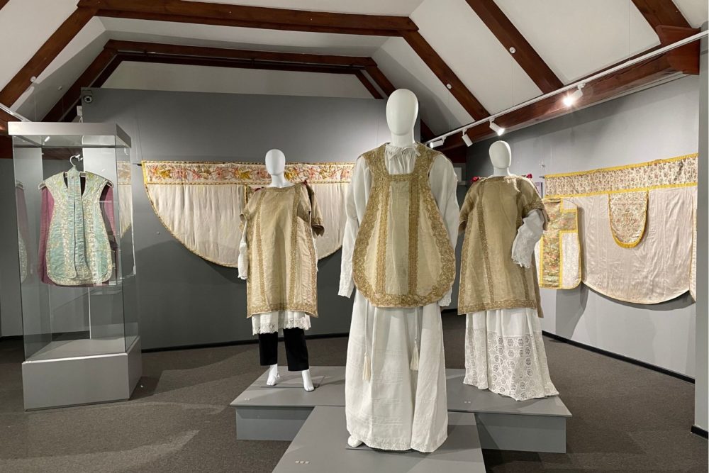 Breivdobys muzejā apsaverama izstuode par rūkdorbim Latgolys liturgiskajuos tekstilejuos