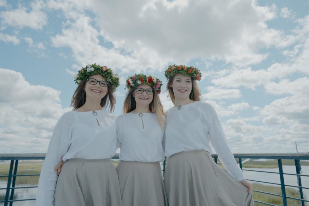 Ar videoklipu dzīsmei “Vysys dīnenis zynuoju” grupa “Muosys” īsuoc albuma “Ceļā” gaideišonu