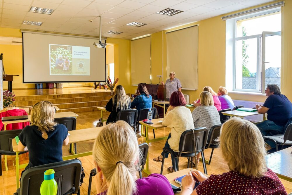 Školys i školuotuojus aicynoj pīsasaceit latgalīšu rokstu volūdys vuiceišonai