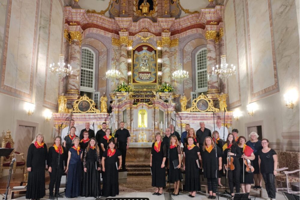 Rēzeknis katedralis kors “Adoramus” īrakstejs mesys latgaliski