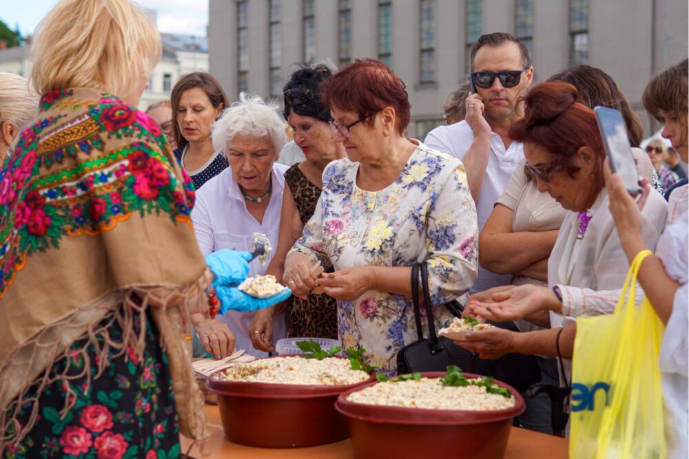 Latgola Daugovpilī ir vysaida, tok tys nav škierslis byut ari latgaliskai. Festivala “Gostūs Latgolā” pīredze