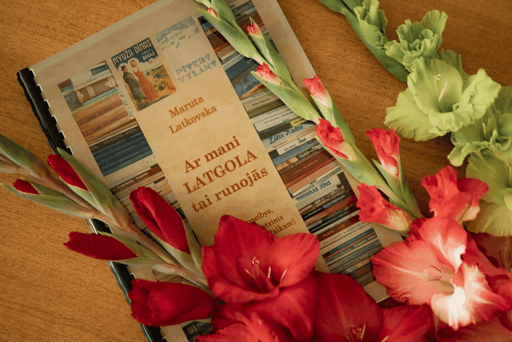 Maruta Latkovska sataisejuse apkūpuojumu par 50 izcylom personeibom latgalīšu literaturā (+VIDEO)