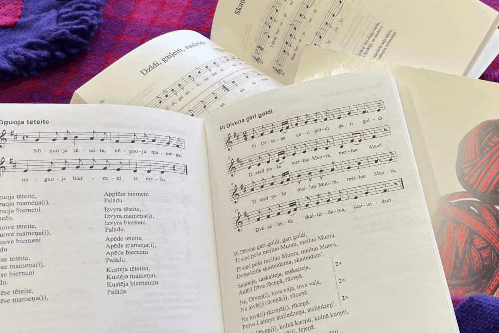 Kaidai juobyut latgalīšu volūdys vītai Vyspuorejūs dzīšmu i deju svātkūs?