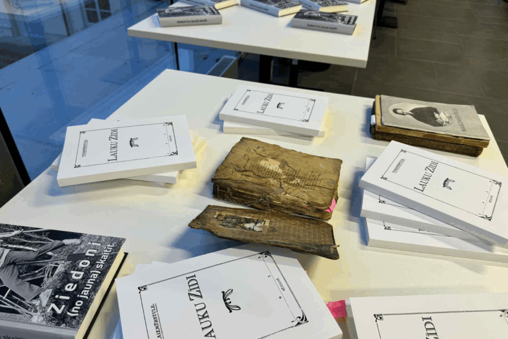 Puorizdūts Naaizmierstulis literarais kruojums “Lauku zīdi”