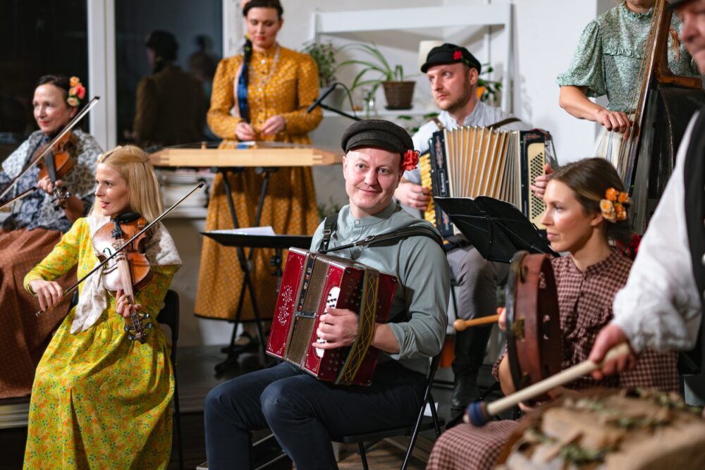 Piec dorbu iz večerinku! Rogovkā byus večerinka ar folklorys kūpu “Grodi”