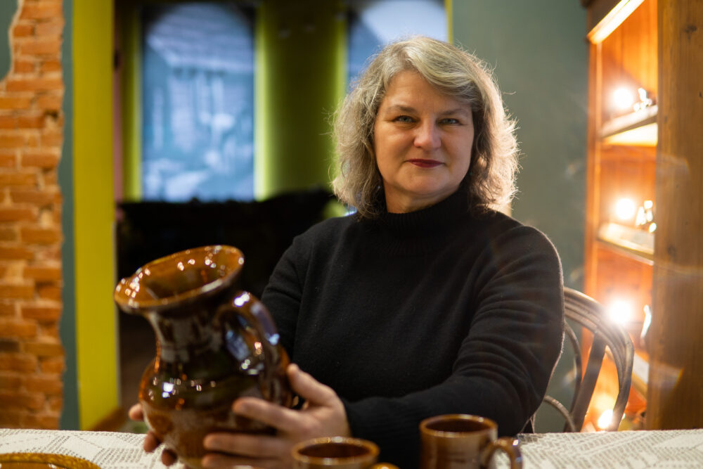 Latgolys keramika kai naatkluotu pietejumu lauks. Saruna ar muokslys zynuotneicu Eviju Vasilevsku