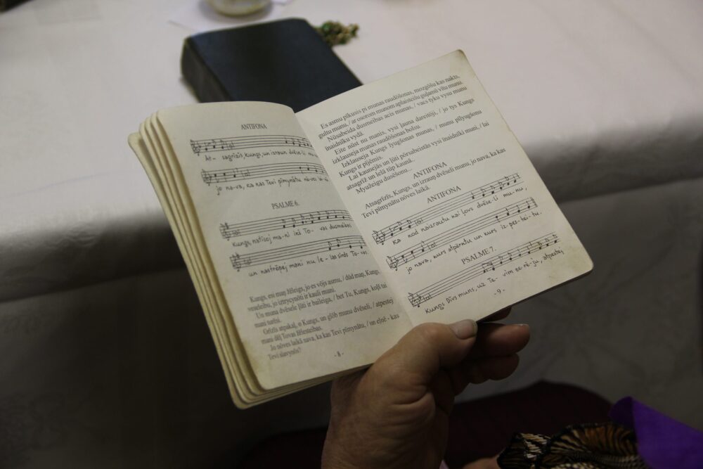 Latgolā nūteik tradicionalī saļmu dzīduojumi