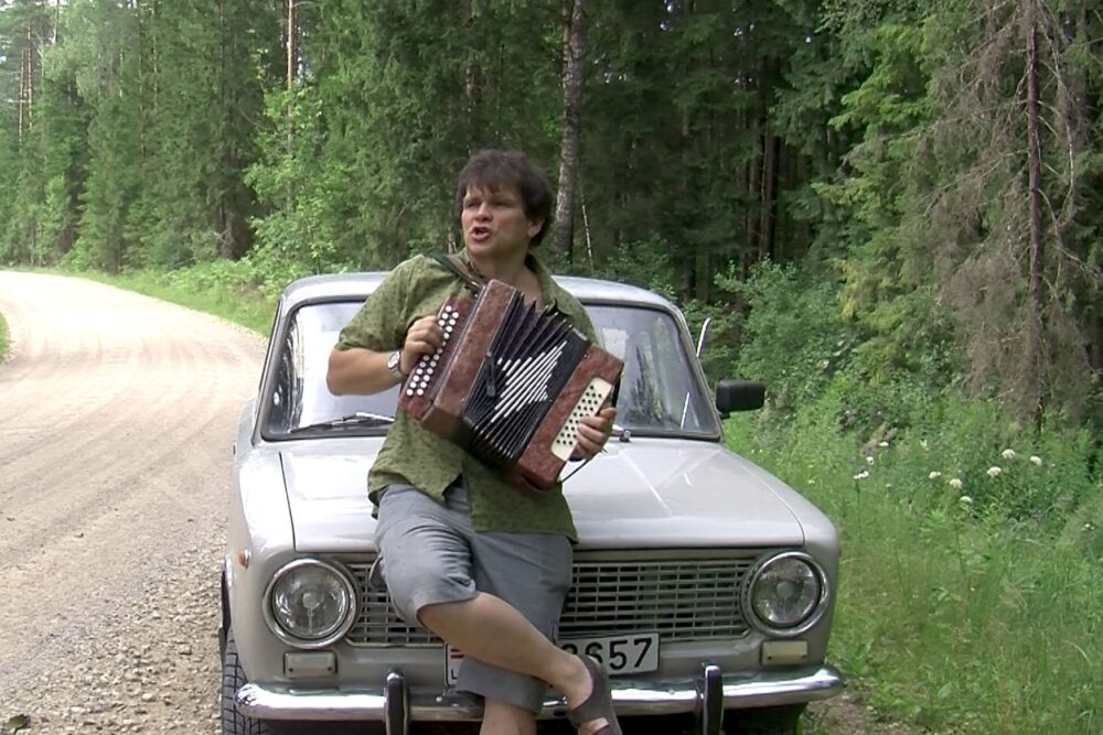 Aņss Ataols Bierzeņš izlaids dzīsmis “Šopereits” videoklipu i aicynoj iz koncertu Sutrūs