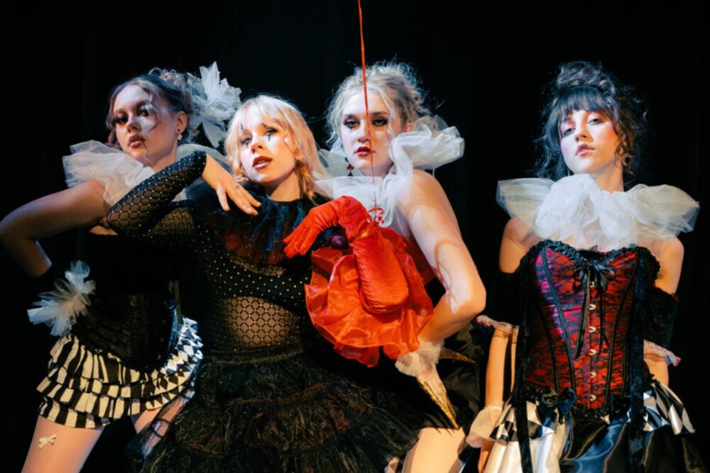 “Show must go on” – Ūgys i trio “Juos īluos līluos” manifests par breiveibu muzykā