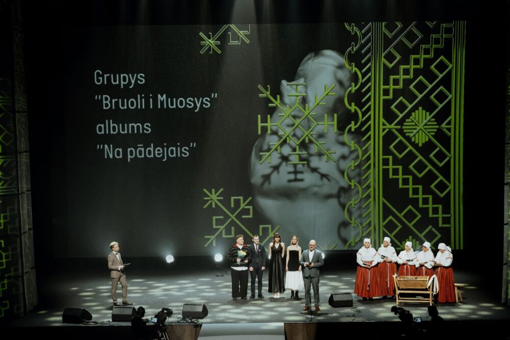 “Boņuka 2025” publikys simpateju bolvu “Žyks” sajēme grupys “Bruoli i Muosys” albums “Na pādejais”