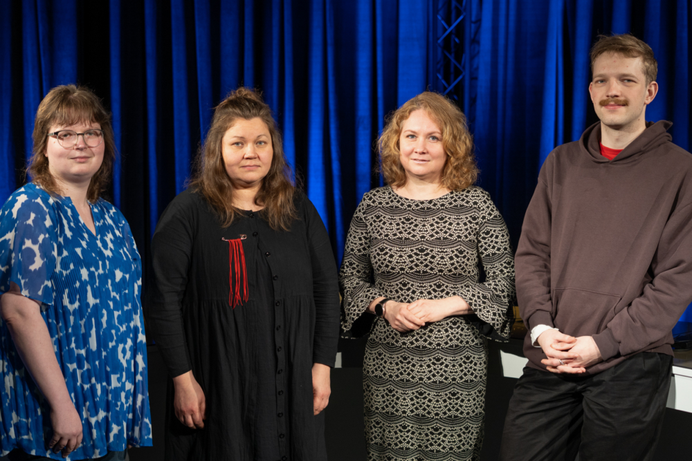 Latgaliskajā teatrī vēļ ir daudzi naatkluotu teritoreju. Raidīroksts “Mīti”