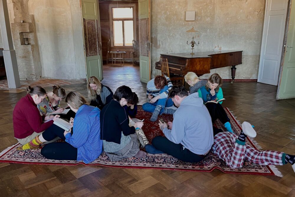 Uzmaneibu, jiusu zupā var byut mīlesteiba! Jaunūs Baļtejis rakstnīku zīmys školys dīnysgruomota