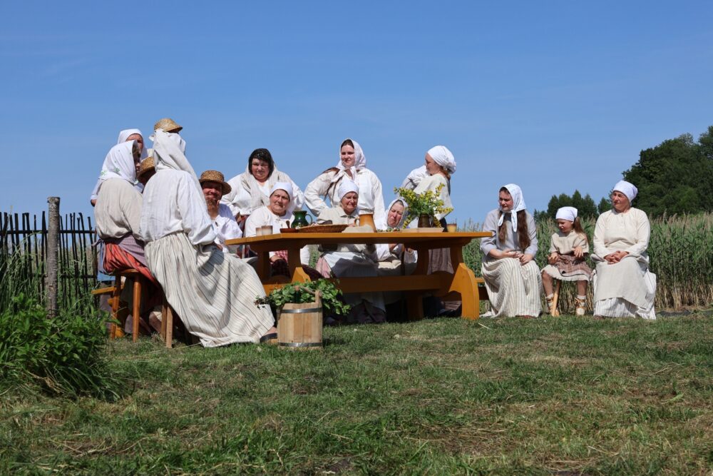 Rykovys etnografiskuo ansambļa sastdīnis vokora stuosts Pītera dīnys laikā (+FOTO)