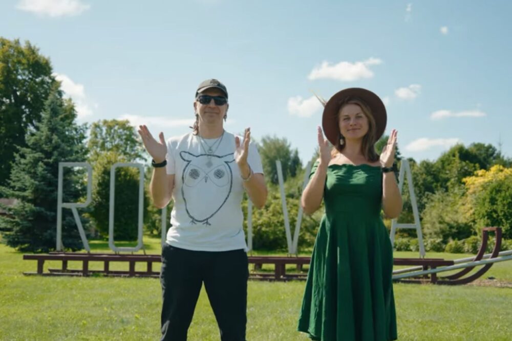 Sovvaļnīks videoklipā “Ar Reigys morali” aktualizej Latgolys problemys i gūdynoj Nautrānu kulturtelpu