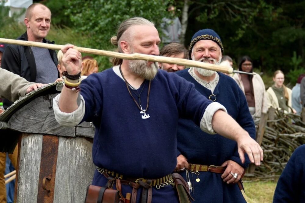 Nūslādzūšais raidejums “Latgales pūra lāde – atdzimšana II” viesteis par “Kroma kolna bruolisti”